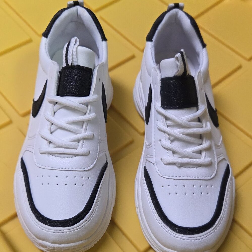 Size 2 Y - Link - Shoes - Daddy 2K - white with black - NIB